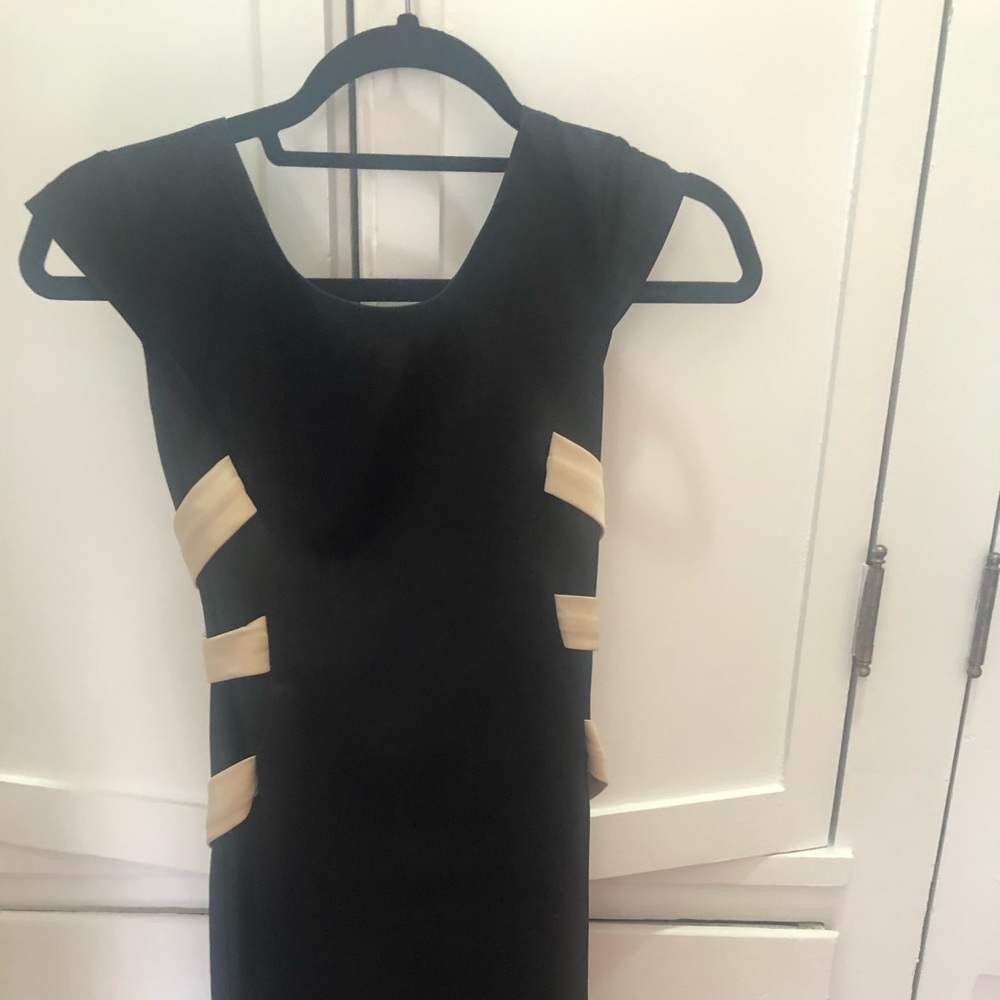 NWOT black backless dress w/cross cross straps 😍